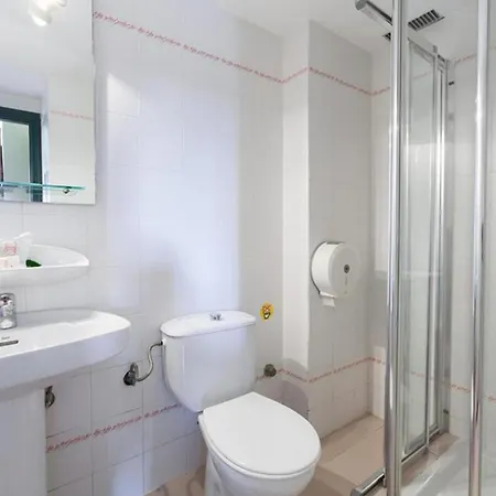 Apartment With Pool Views, 200m From The *