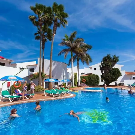 With Pool Views, 200m From The Lejlighed *