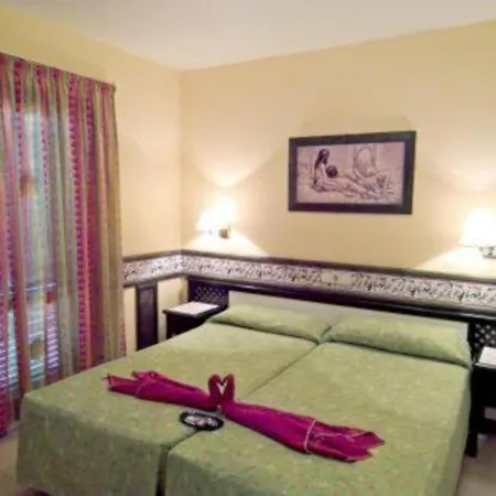 Lejlighed With Pool Views, 200m From The