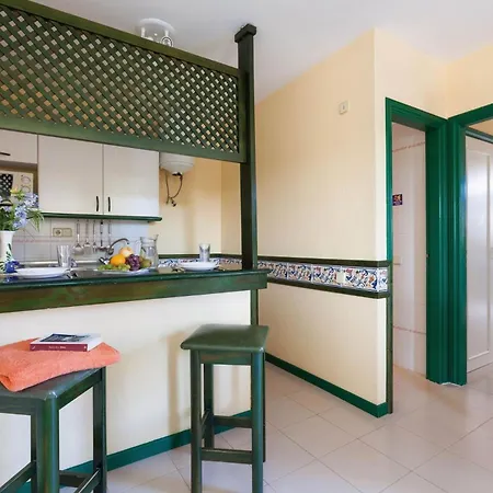 Lejlighed With Pool Views, 200m From The