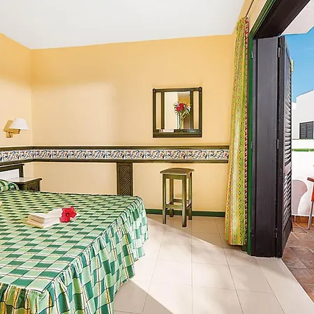 With Pool Views, 200m From The Lejlighed Caleta De Fuste