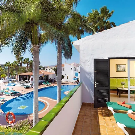 With Pool Views, 200m From The Lejlighed